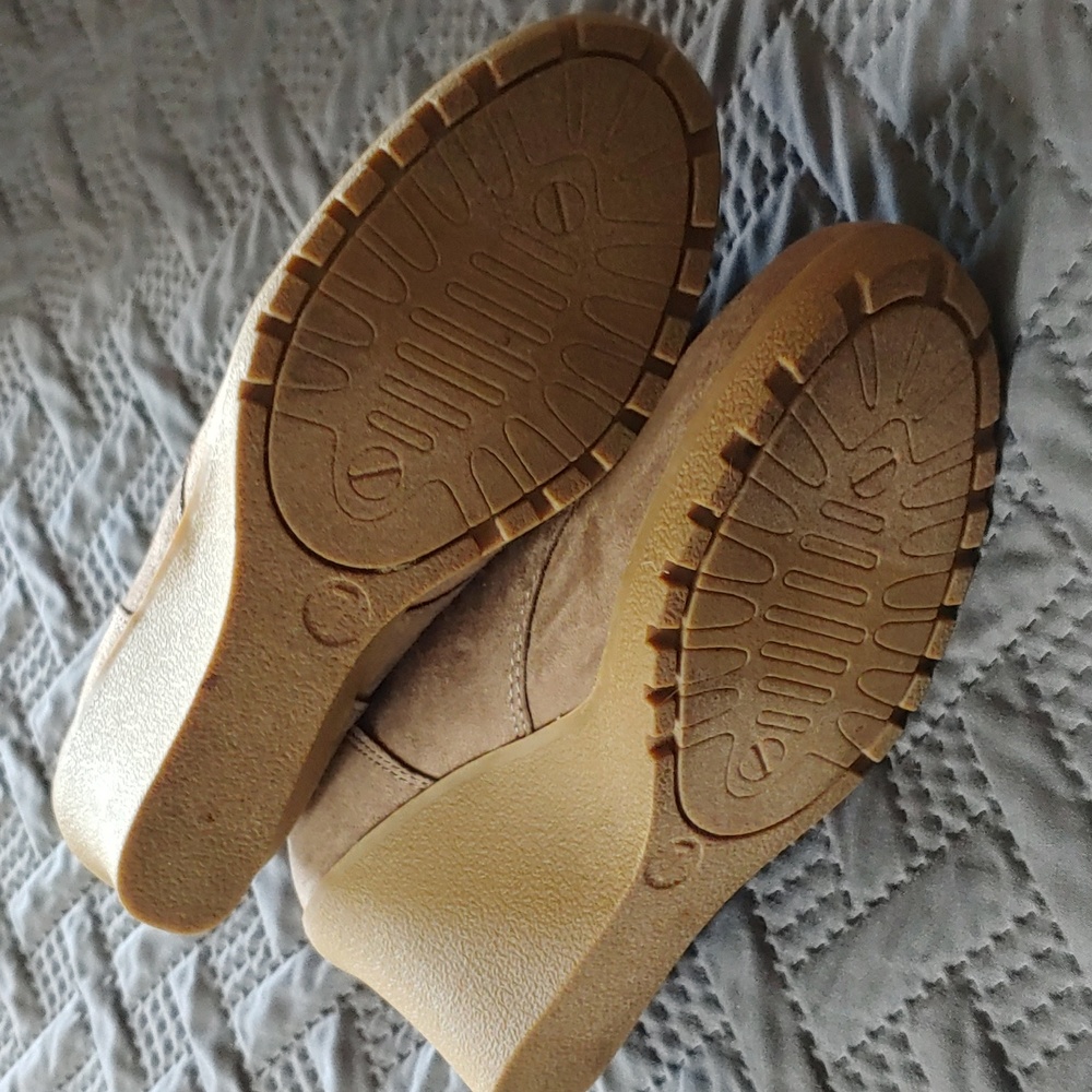White Mountain Wedge Boot - Picture 3 of 6